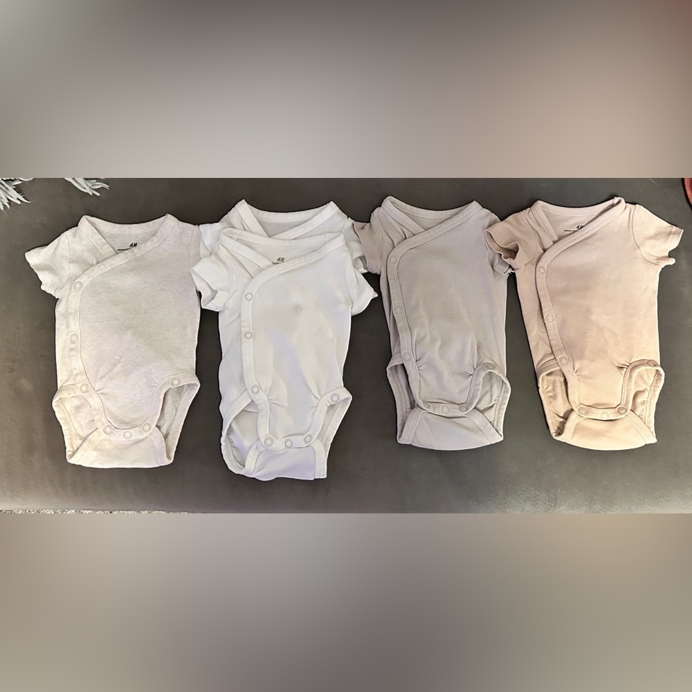 BUNDLE H&M 5 baby onesies
